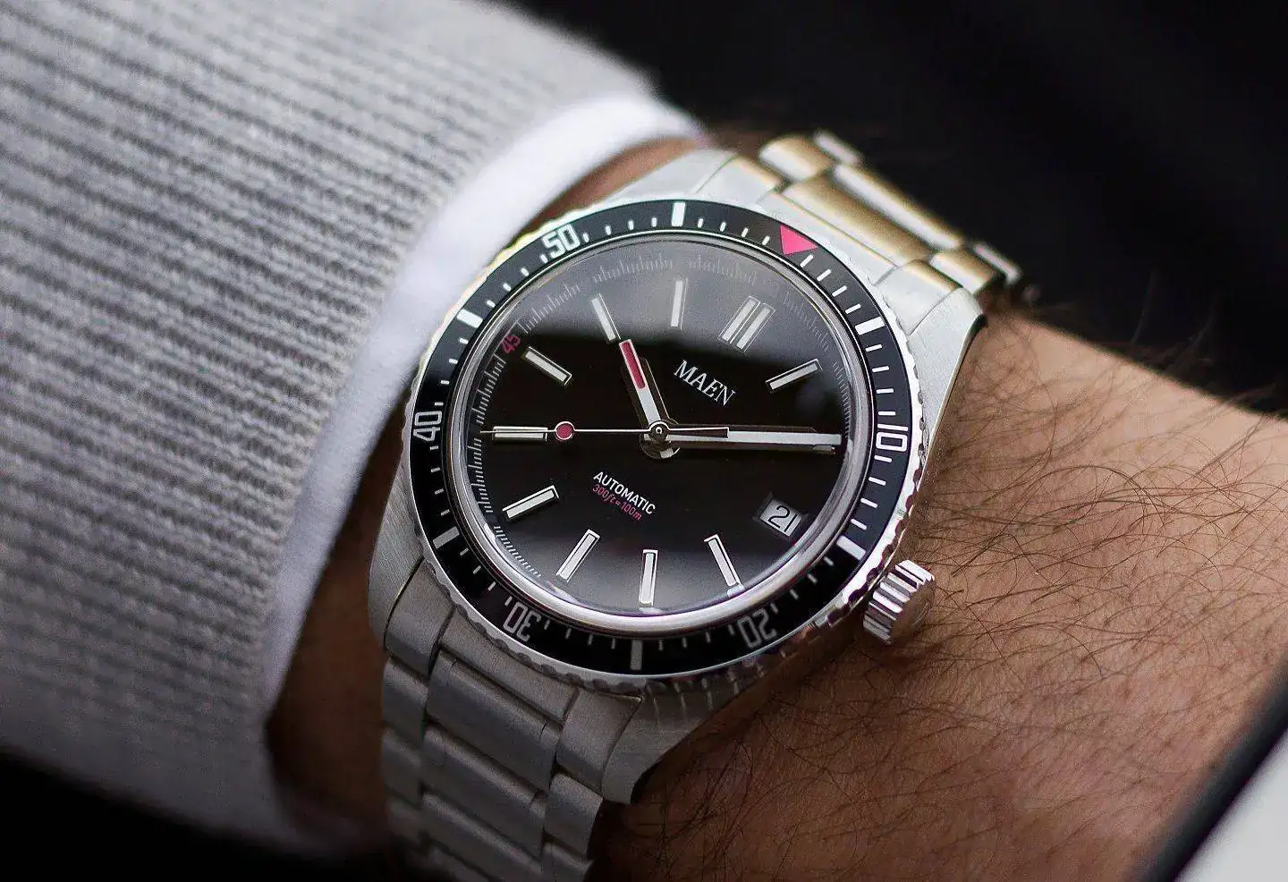 Maen-Hudson-38-Automatic-Dive-Watch-18.webp