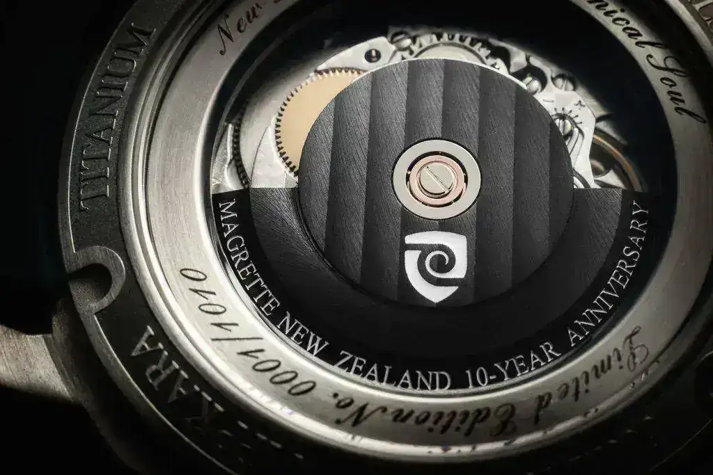 magrette_mpp_Kara-caseback-3_ca21e326-8dc2-48d7-b098-120f3956e07d.webp