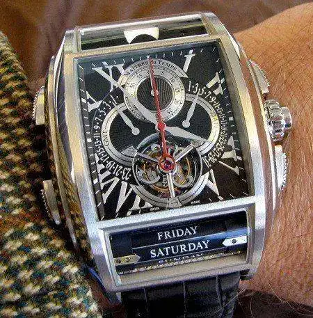 maitres-du-temps-chapter-one-black-white-watch.webp