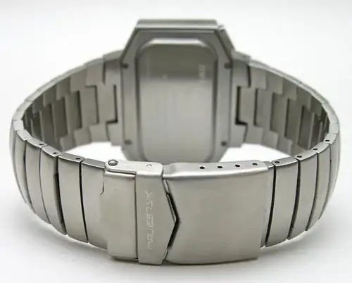 majestyk-retro-watch-3.webp