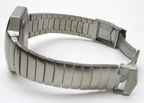 majestyk-retro-watch-4.webp