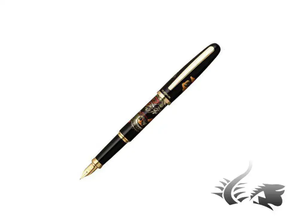 Maki-e-Soryu-Fountain-Pen-Black-Resin-Gold-trims-1.webp