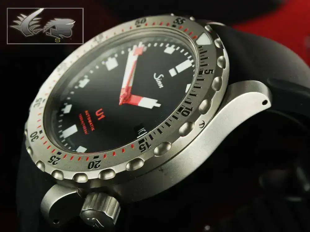 man-Submarine-Steel-Silicone-Strap-1010.010%20D9-6.webp