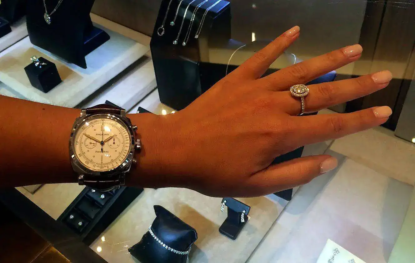 Maria-at-Shreeve-and-Co-Panerai-518-Preview.webp
