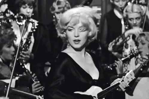 marilyn-monroe-wink.gif