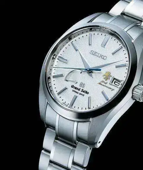-mark-and-50th-anniversary-inscription-on-the-dial.webp