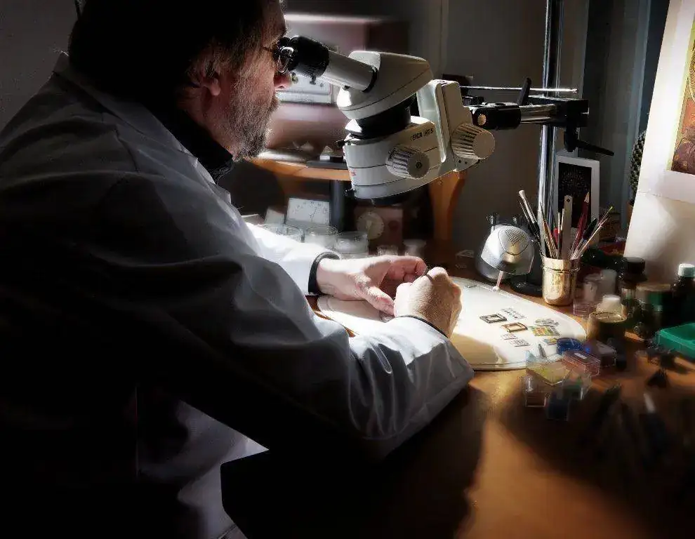 Master enameller Miklos Merczel _Jaeger-LeCoultre (2).webp