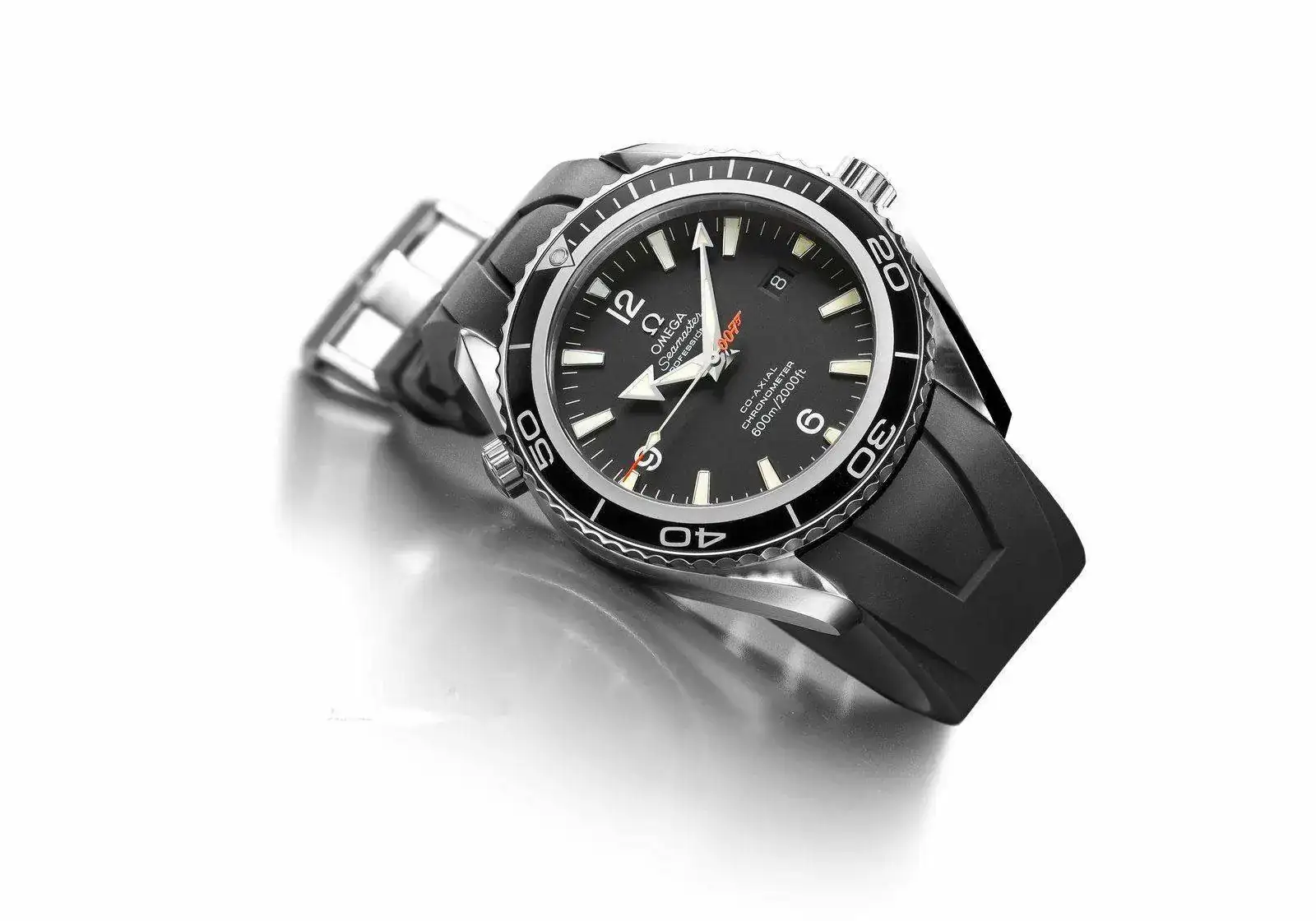 master-Planet-Ocean-Casino-Royale-Limited-Edition1.webp