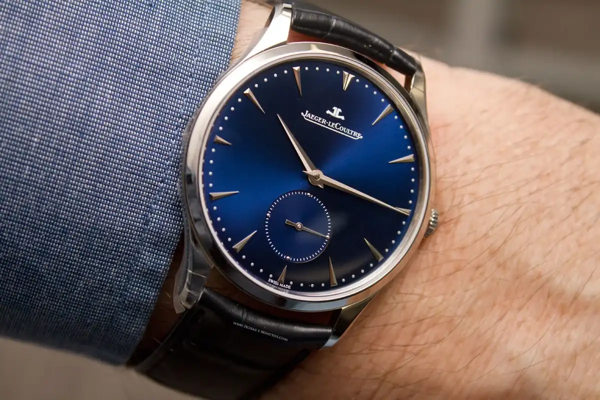 Master-Ultra-Thin-Small-Second-8-Horas-y-Minutos.webp