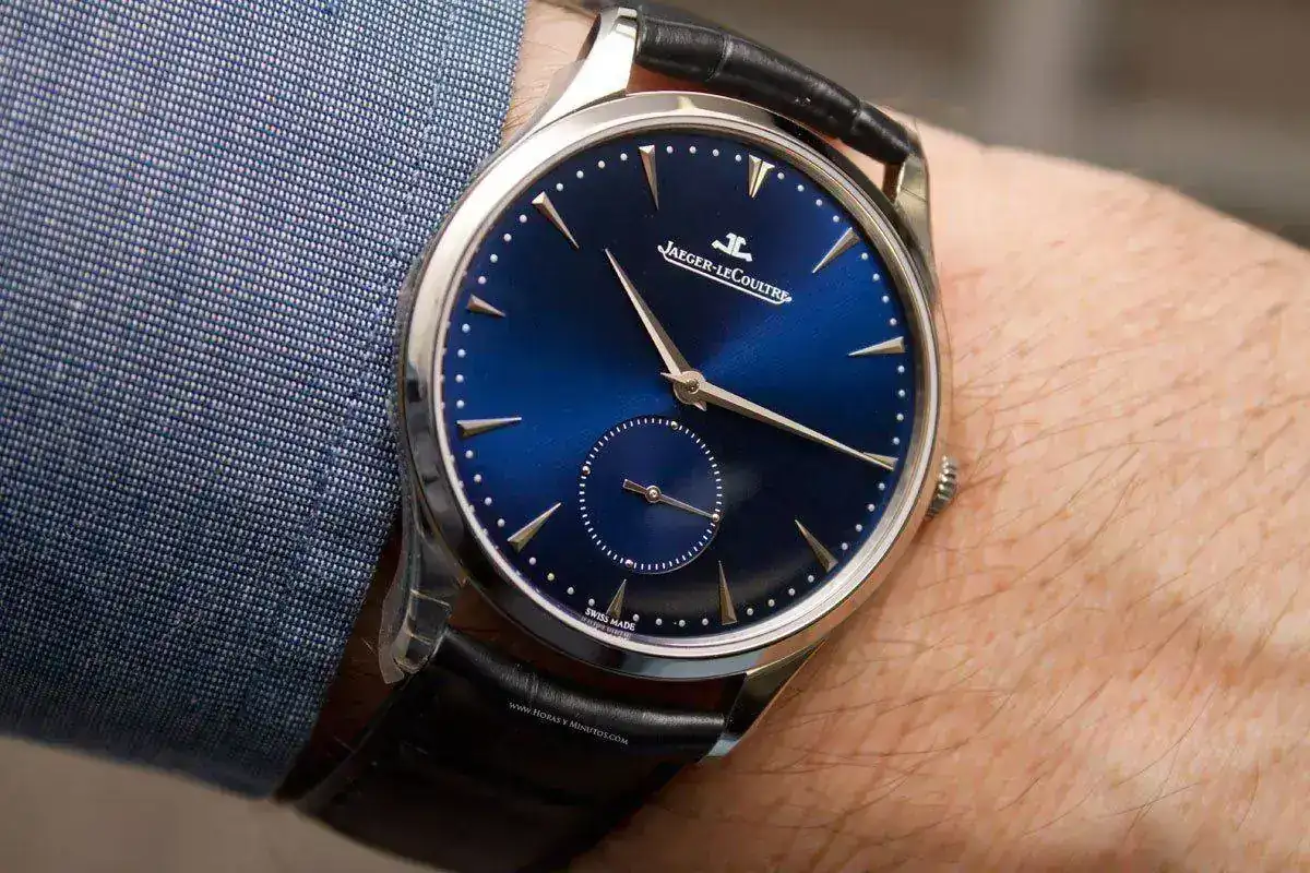 Master-Ultra-Thin-Small-Second-8-Horas-y-Minutos.webp
