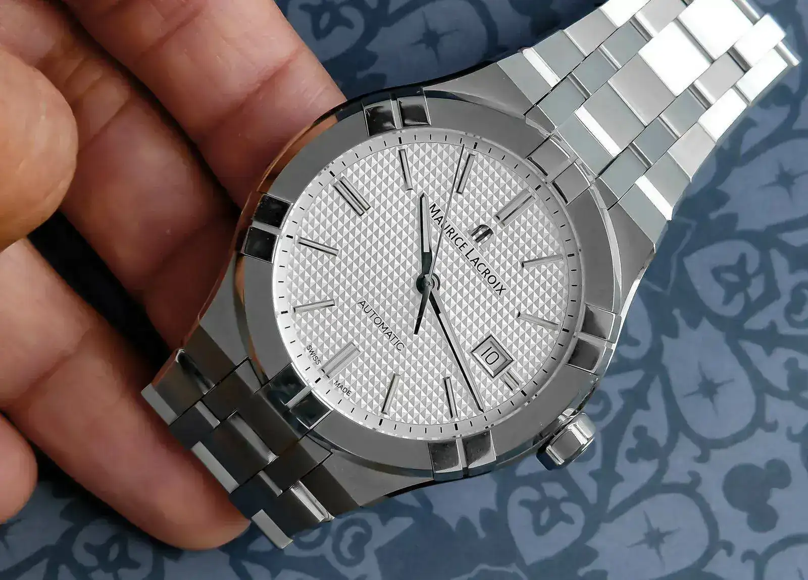 Maurice-Lacroix-Aikon-Automatic-Dial.jpg