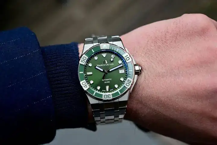 Maurice-Lacroix-Aikon-Venturer-38mm-Green-1-720x480.jpg