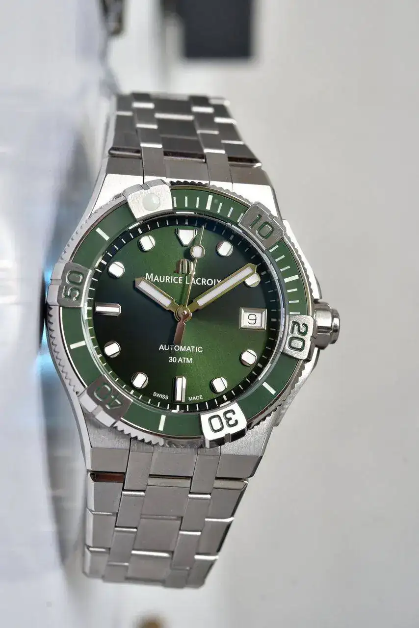 Maurice-Lacroix-Aikon-Venturer-38mm-Green-4.jpg