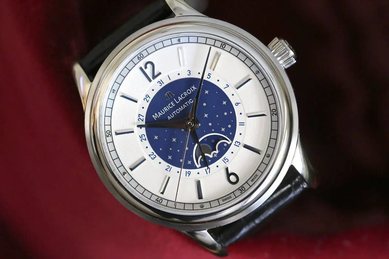 Maurice_Laxroix_Les_Classiques_Moonphase_1.webp