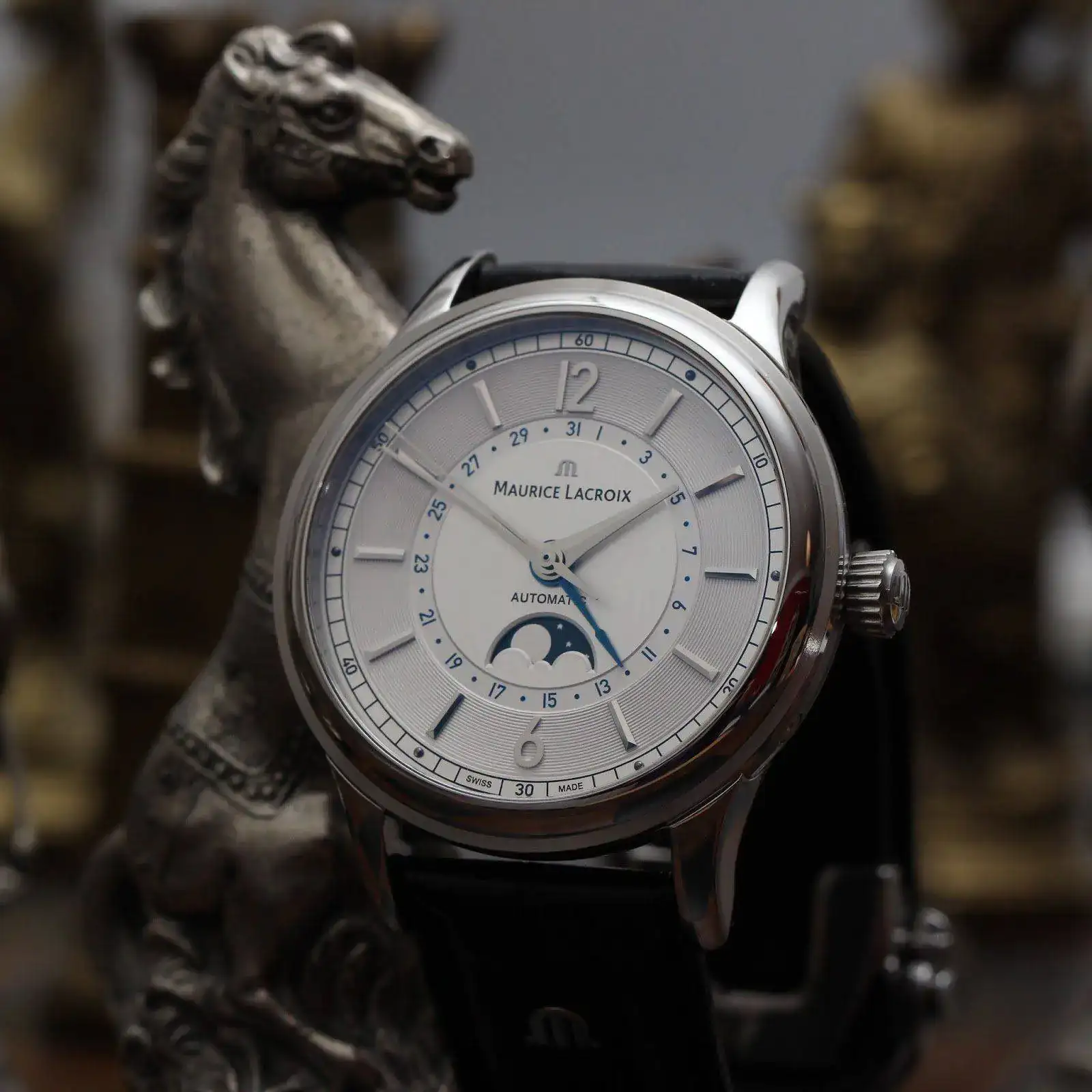 Maurice_Laxroix_Les_Classiques_Moonphase_10.webp