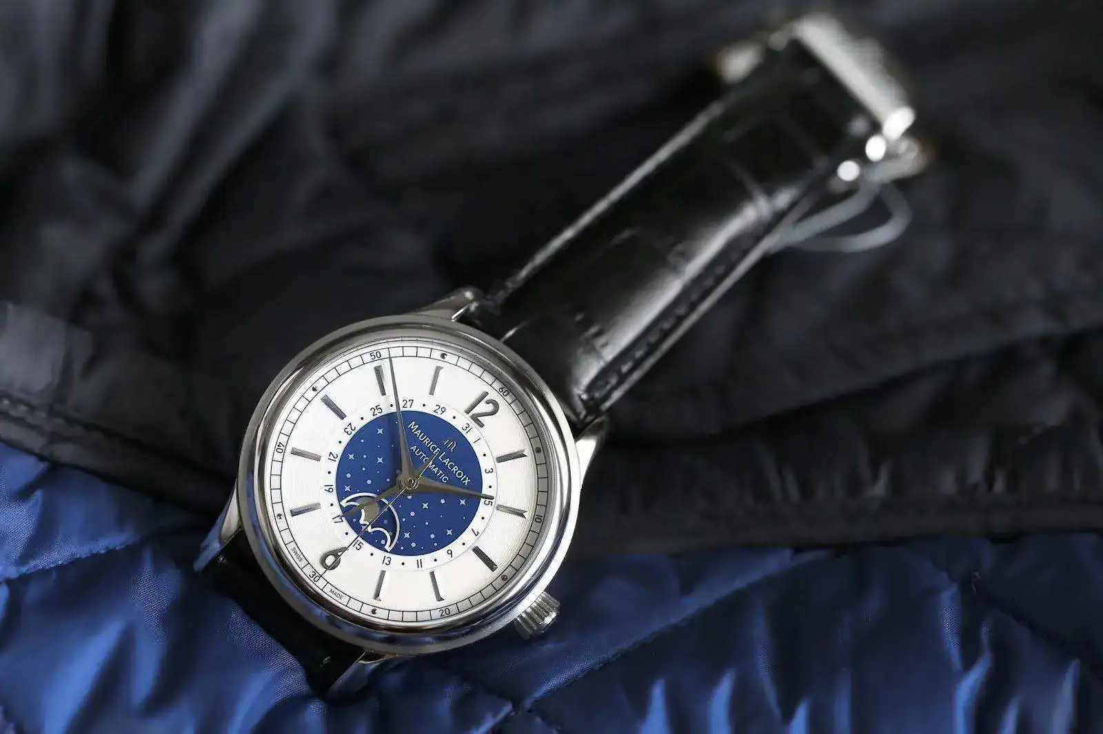 Maurice_Laxroix_Les_Classiques_Moonphase_2.webp