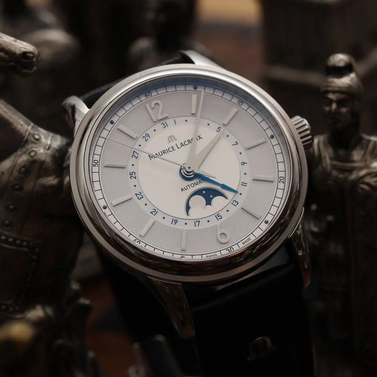 Maurice_Laxroix_Les_Classiques_Moonphase_4.webp