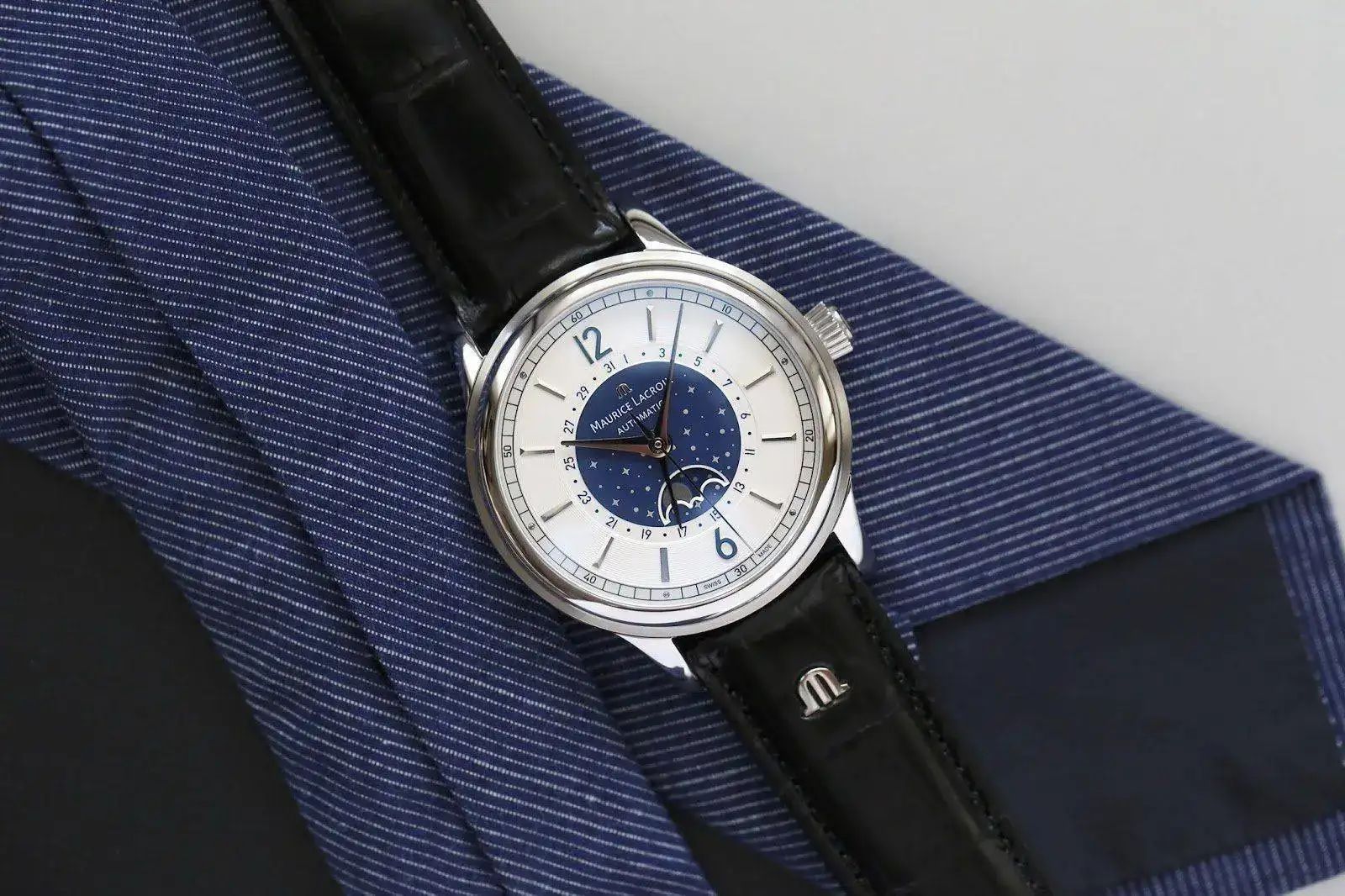 Maurice_Laxroix_Les_Classiques_Moonphase_6.webp