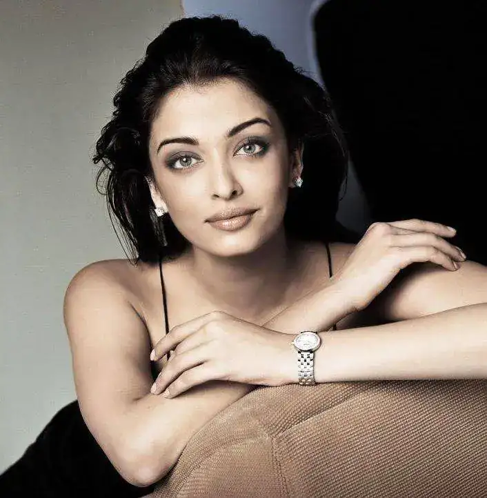 max-1-aishwarya-rai-longines-watches.webp