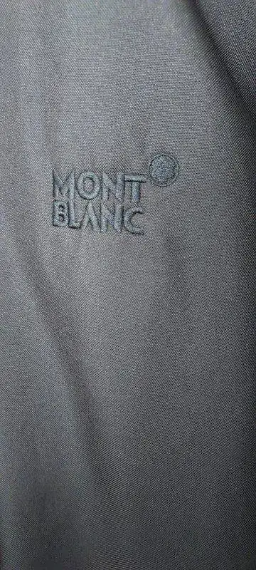 MB chaqueta promocion otra 2.webp