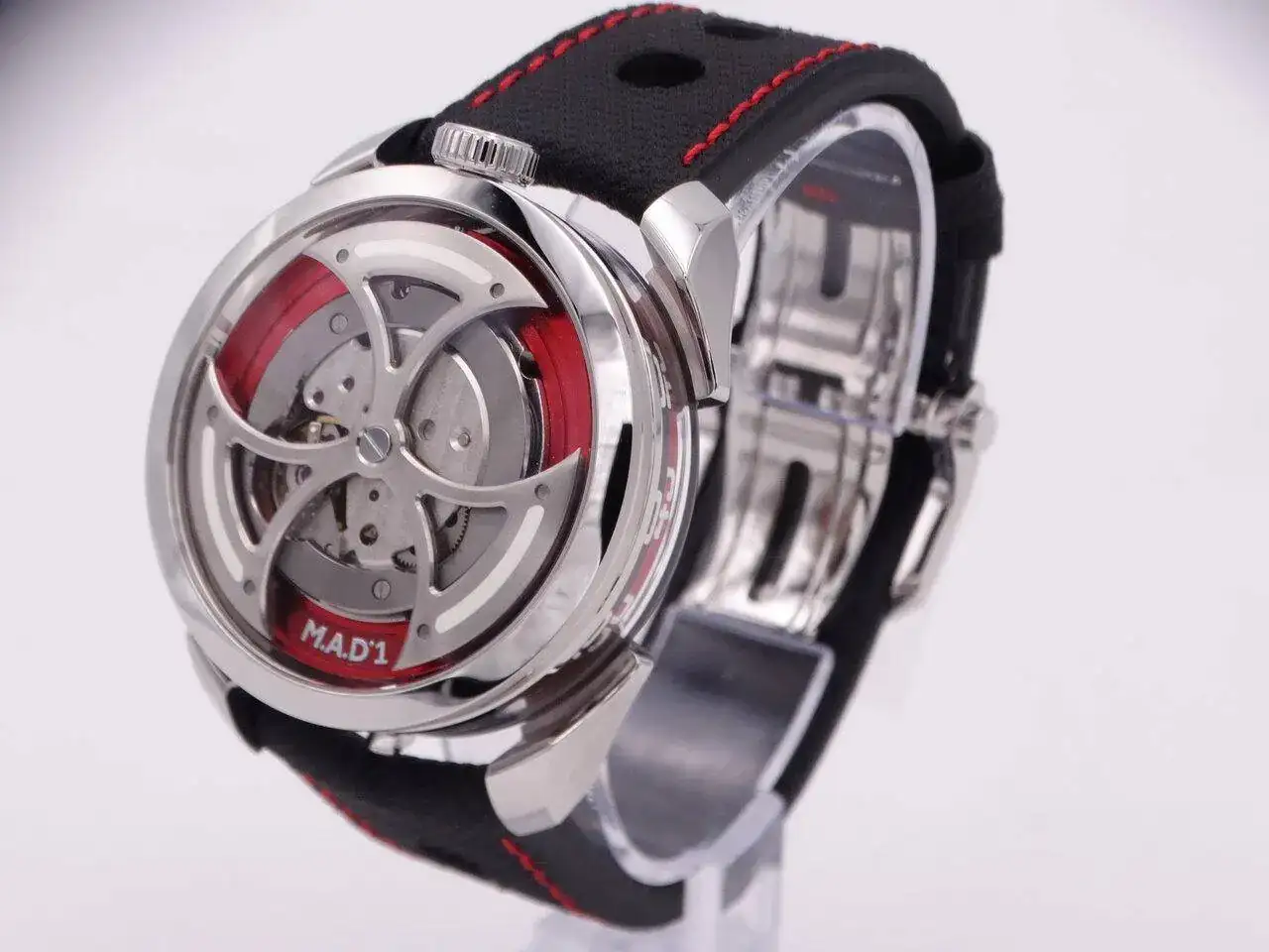 MB&F M.A.D.1 red 00020.webp