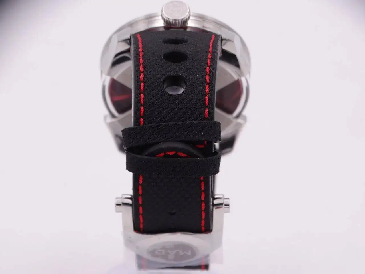 MB&F M.A.D.1 red 00022.webp