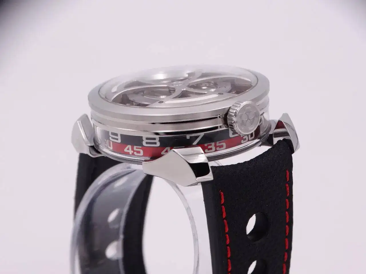 MB&F M.A.D.1 red 00029.webp