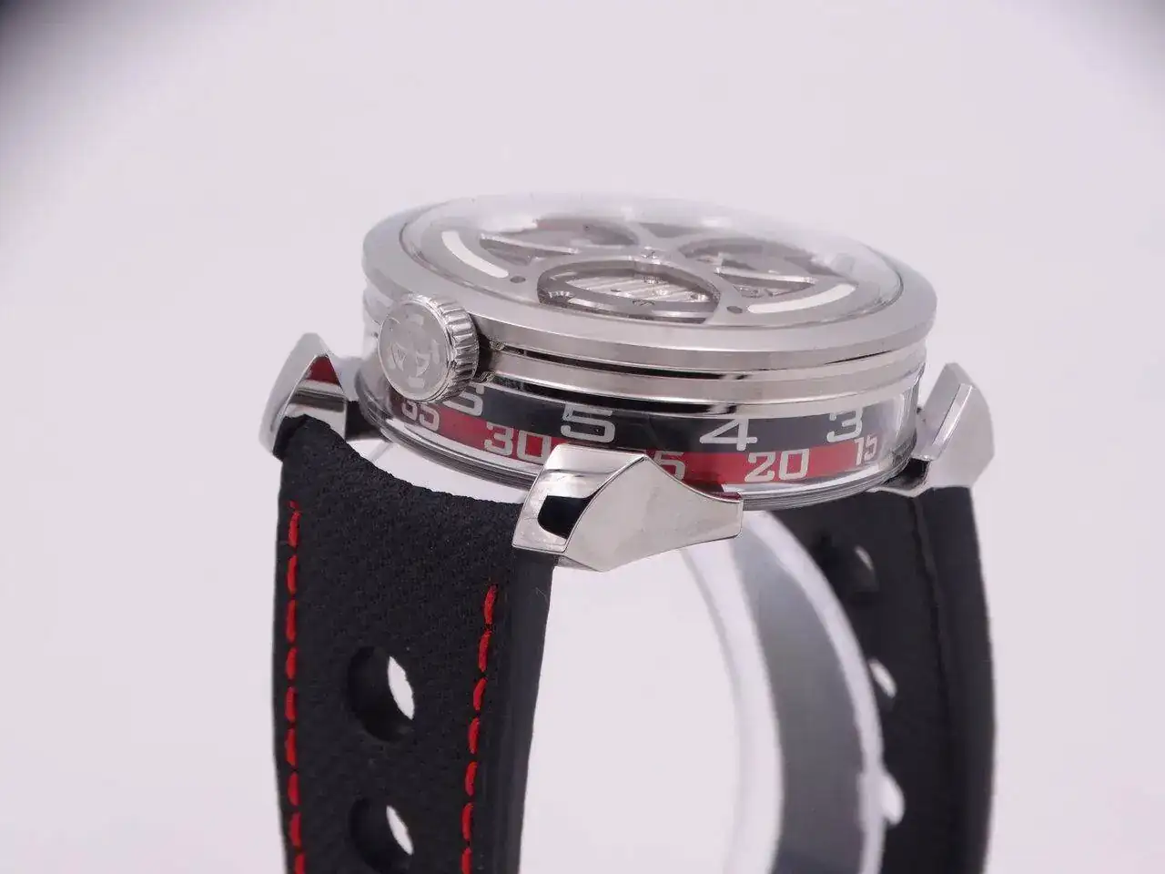 MB&F M.A.D.1 red 00030.webp