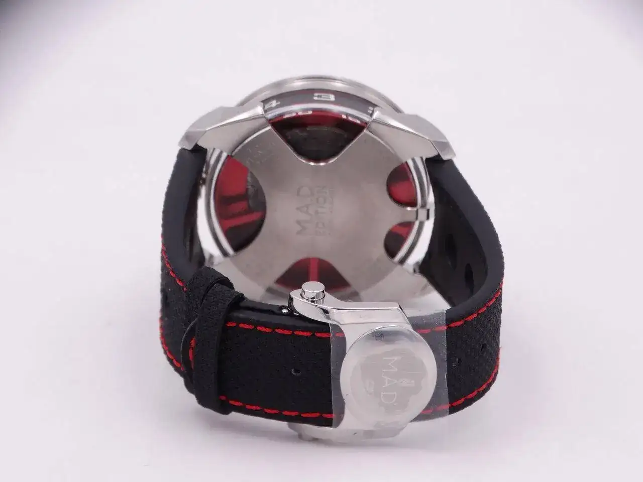MB&F M.A.D.1 red 00031.webp