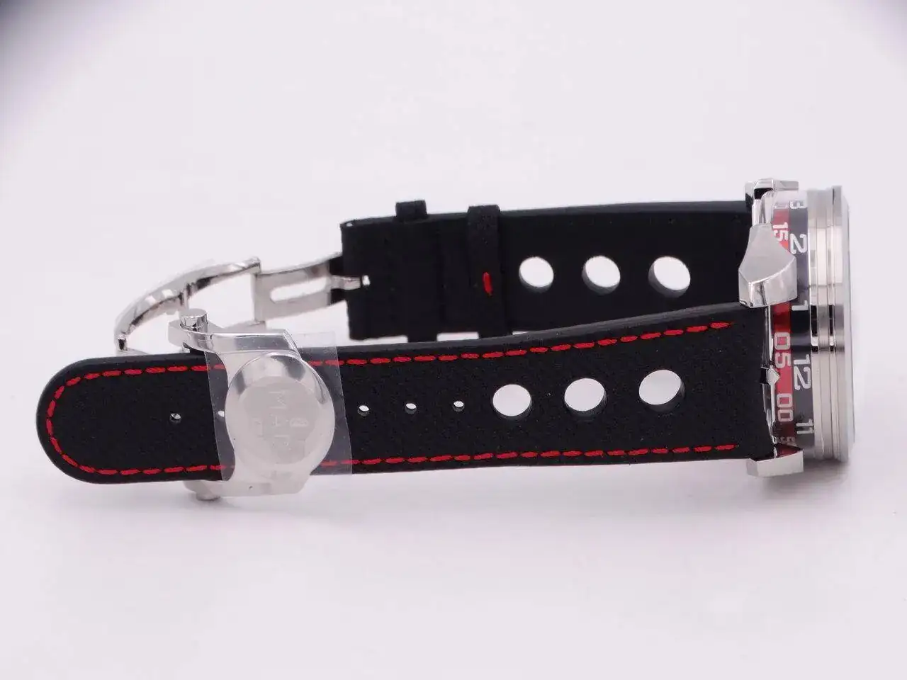 MB&F M.A.D.1 red 00033.webp