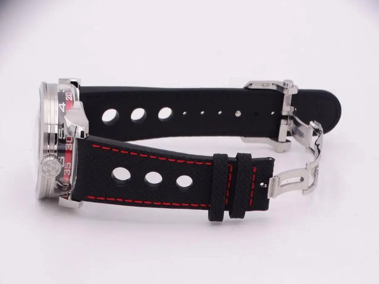 MB&F M.A.D.1 red 00034.webp