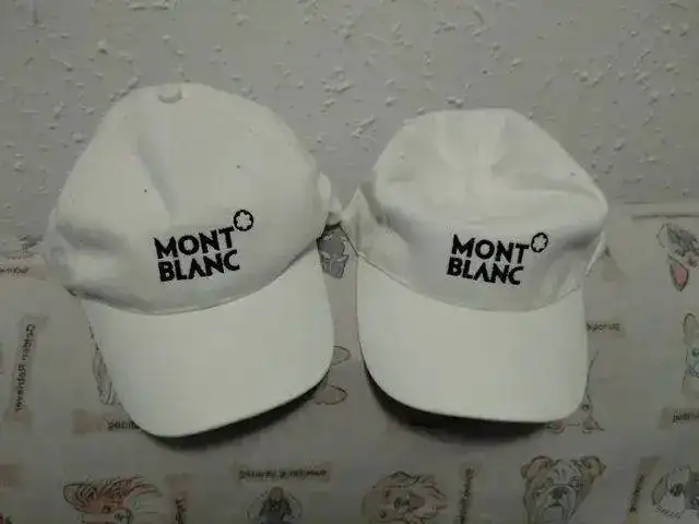 MB gorras blancas.webp