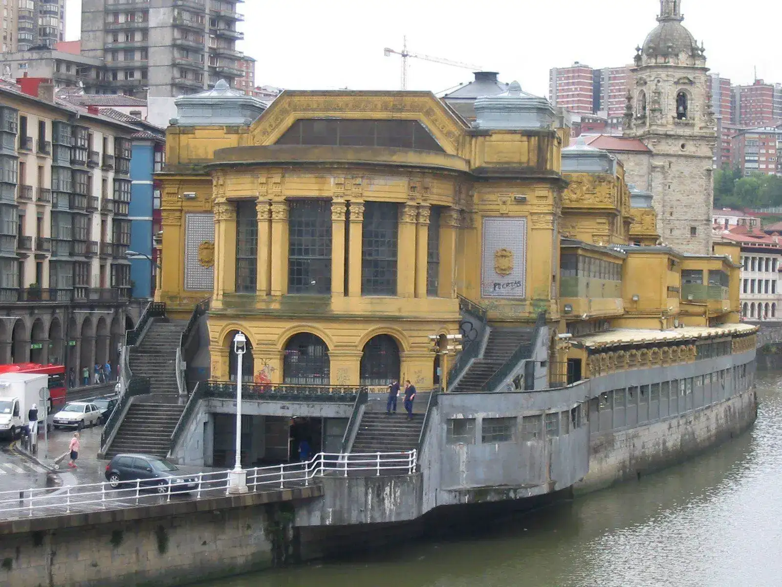 Mercado_de_la_Ribera,_Bilbao.webp