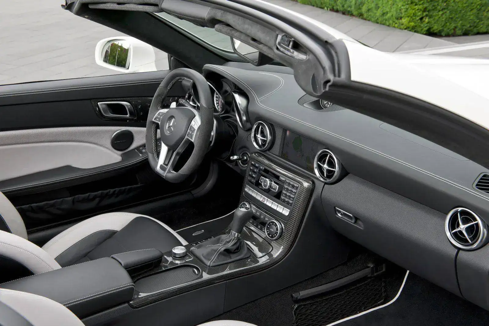 mercedes-benz-slk55-amg-04.webp