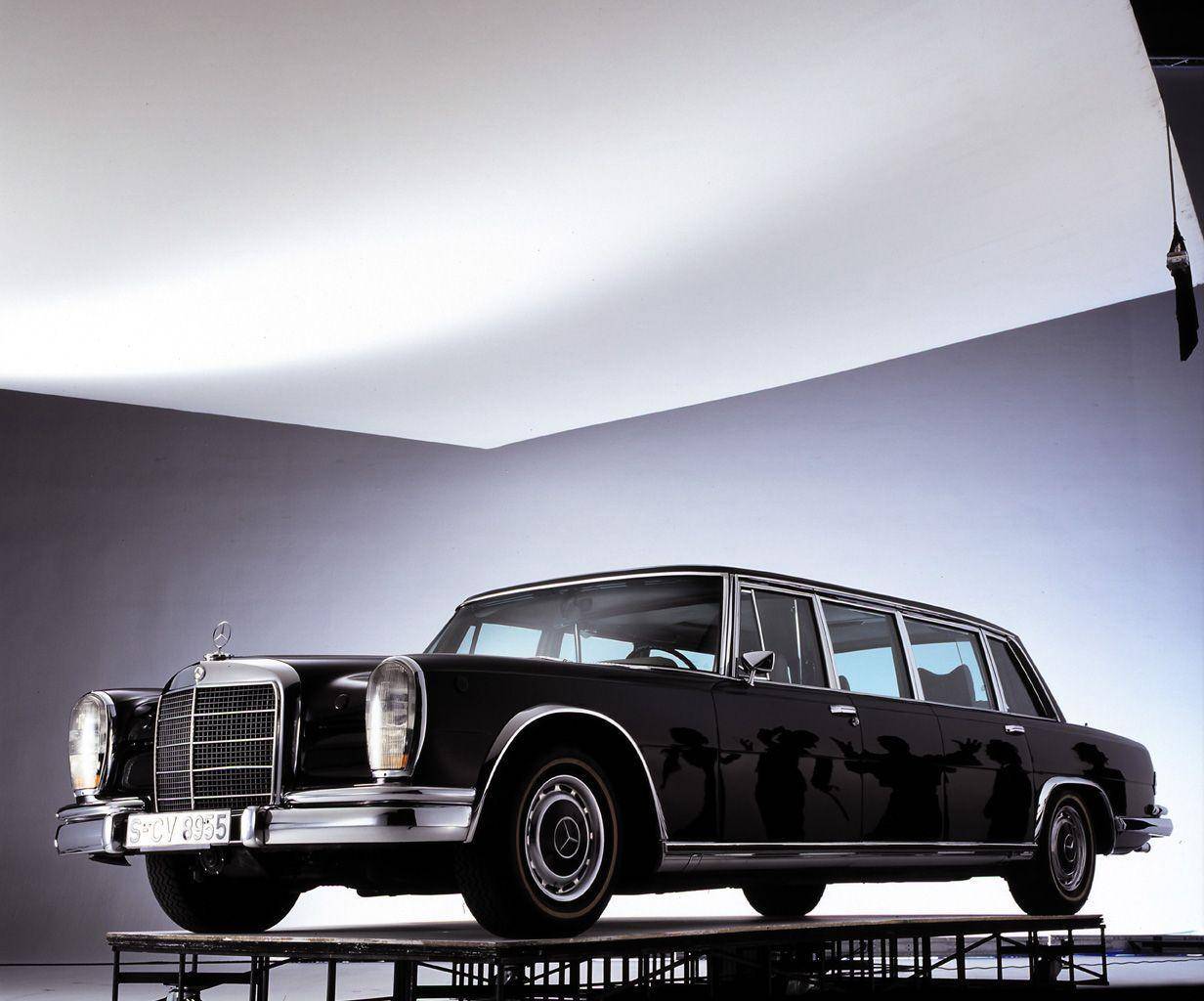 mercedes-benz_600_pullman_limousine_64.jpg