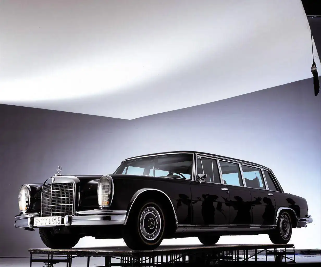 mercedes-benz_600_pullman_limousine_64.webp