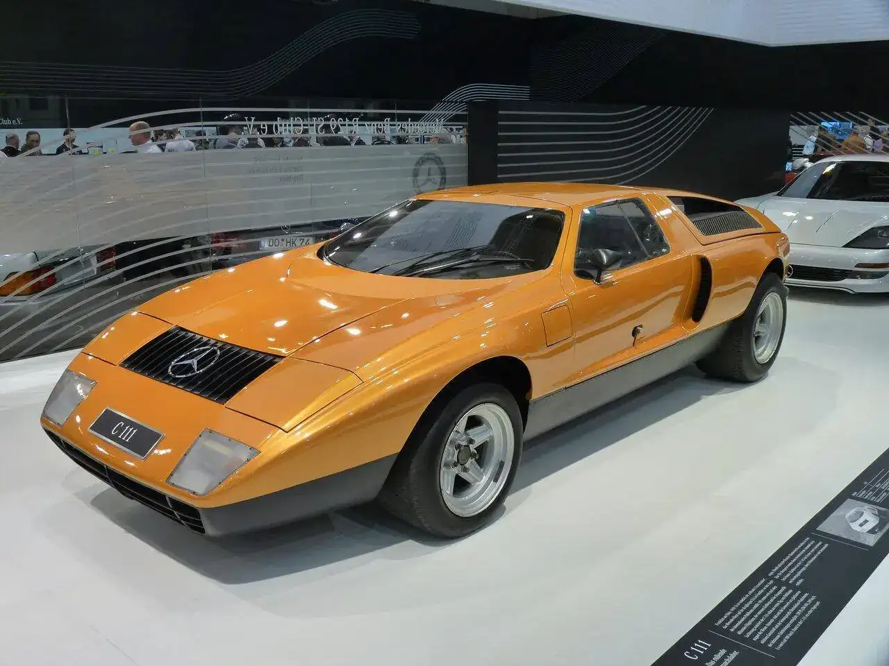Mercedes-Benz_C111_1969_frontleft_2010-04-08_A.jpg