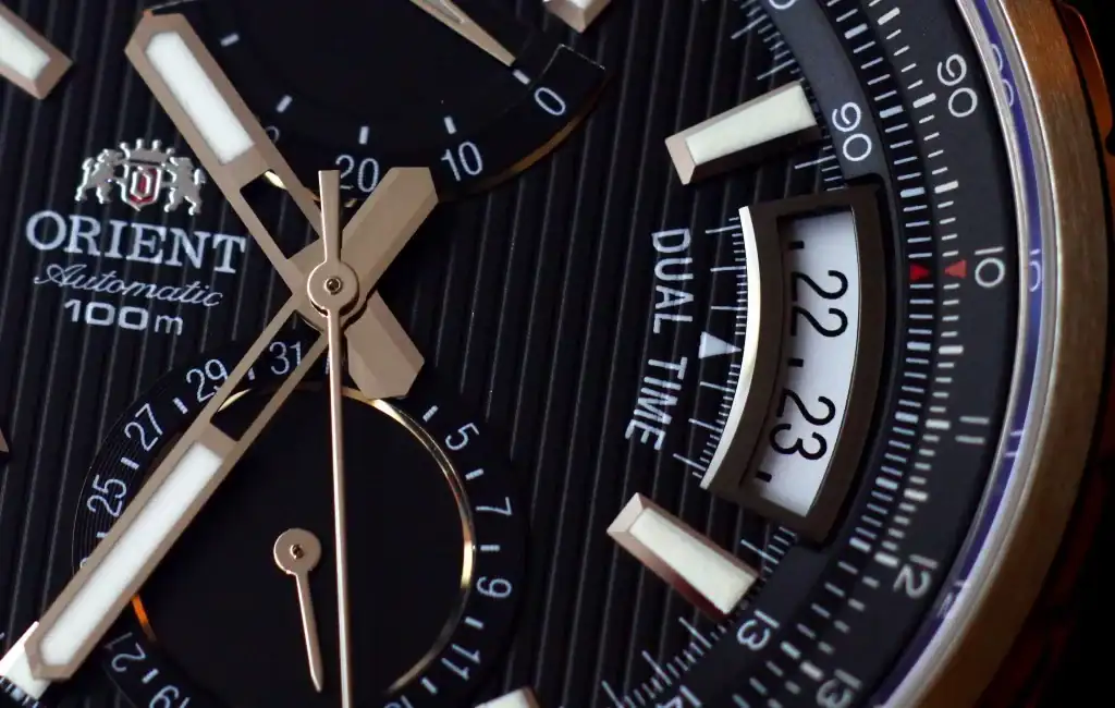 MI-ORIENT-VOYAGER-019-detalle-Dual-Time.webp
