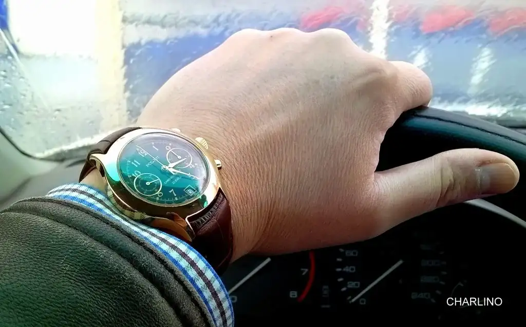 MI-POLJOT-CHRONOGRAPH-3133-CLASSIC-en-el-coche-03.webp