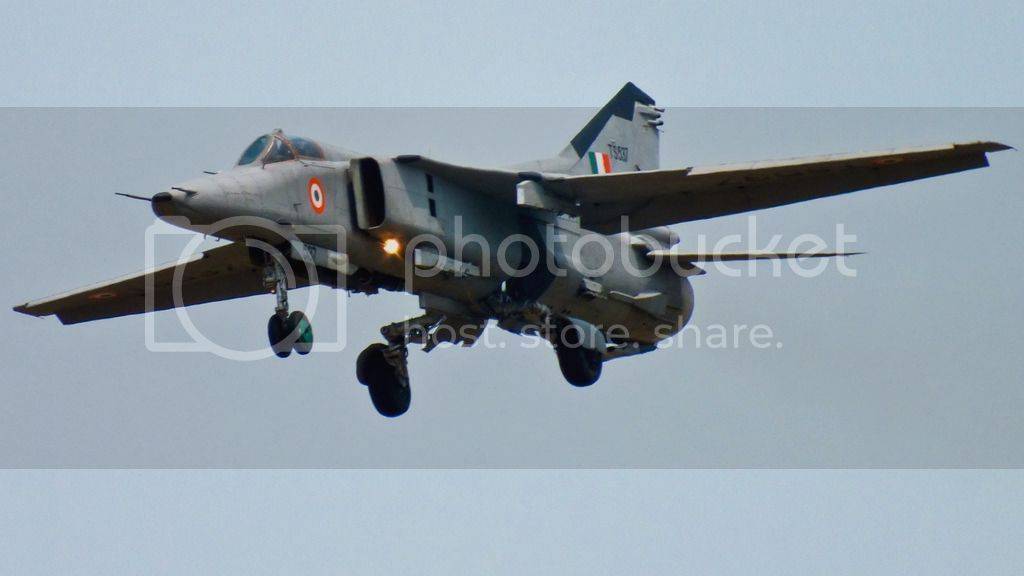 MiG-27_from_No.18_Squad_Kalaikunda_zpsjaks1hoz.jpg
