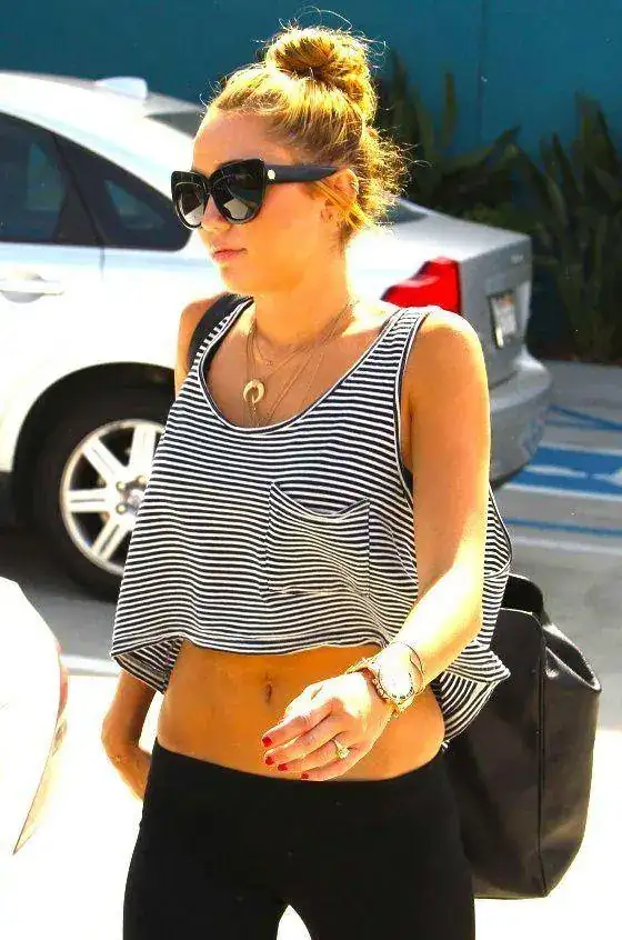 Miley-Cyrus-leaving-a-pilates-04-560x8462.webp