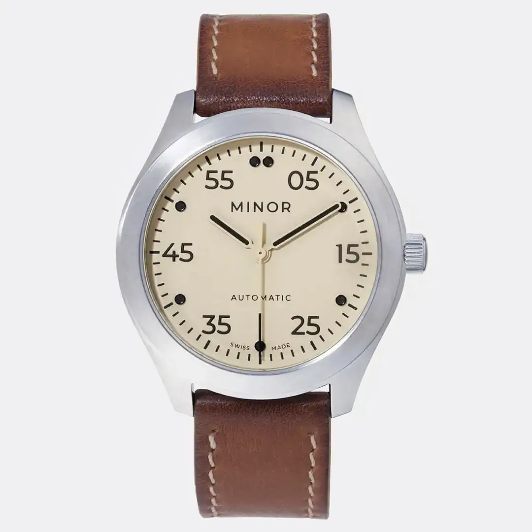 Minor-Heritage-Classic-Beige-Automatico-beige-y-marron-claro-hilo-beige-frontal.webp
