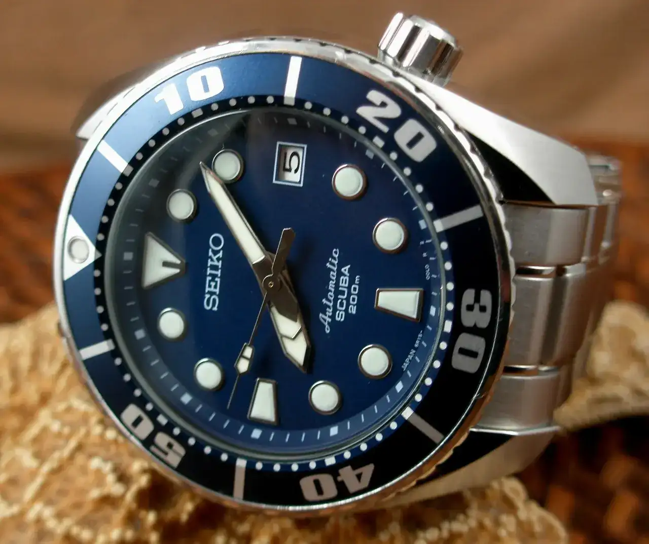 mo-vs-debaufre-ocean-1-seiko-sumo-blue-dial-superb.webp
