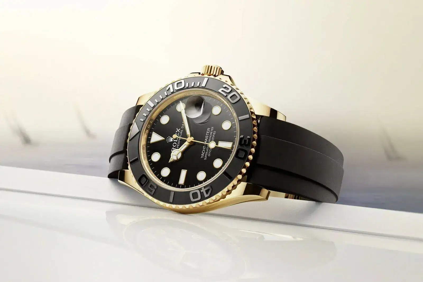 model-page-yacht-master_m226658-0001_m226658-0001_2201jva_002_large_3-2048x1365.webp