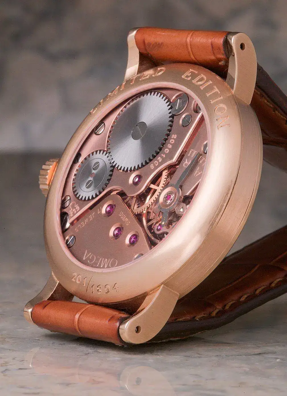 momega1894s02.webp