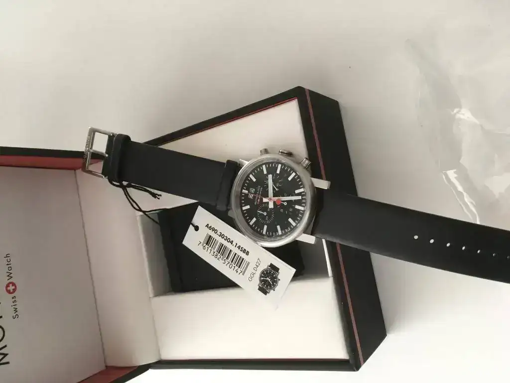 mondaine caja interior.webp