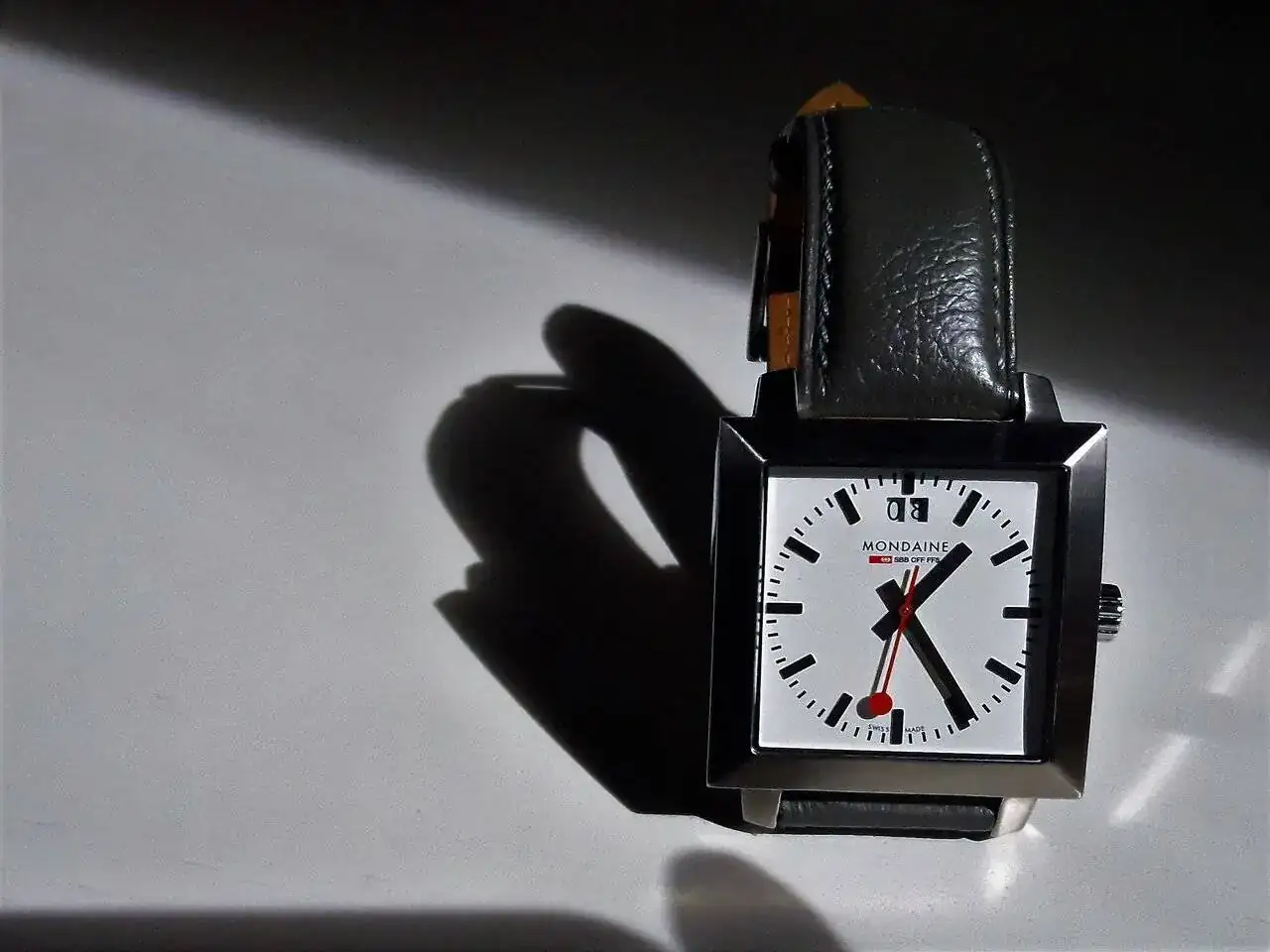 Mondaine Square.webp