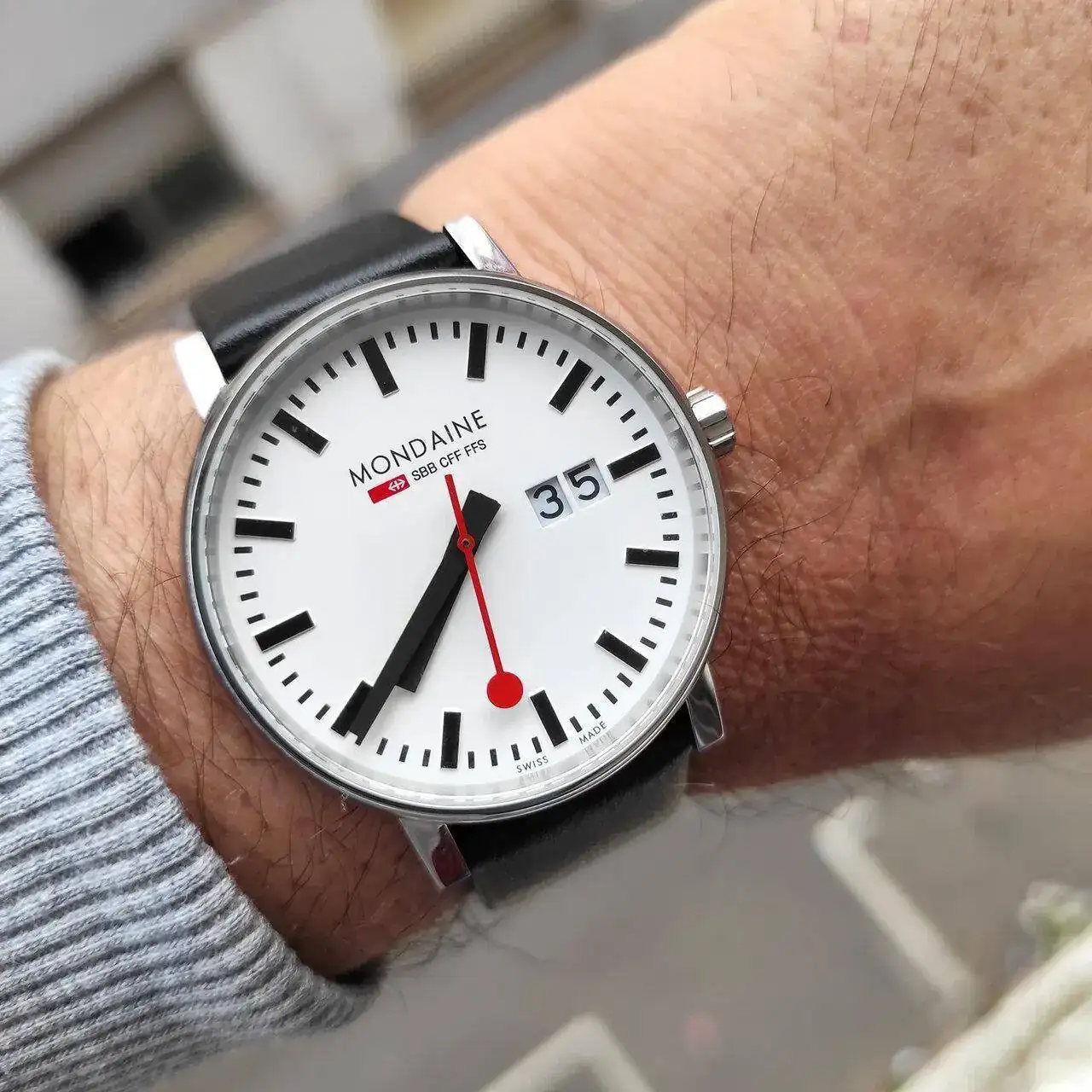 mondaine_02.jpg