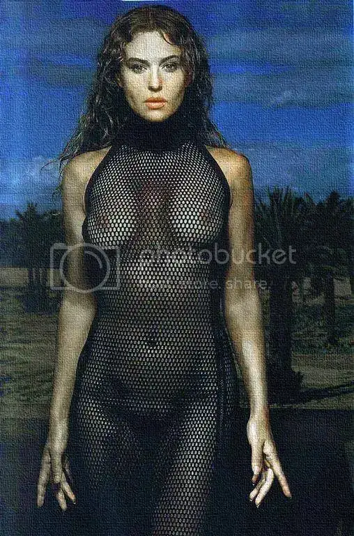 Monica_Bellucci_hot_photo5.webp