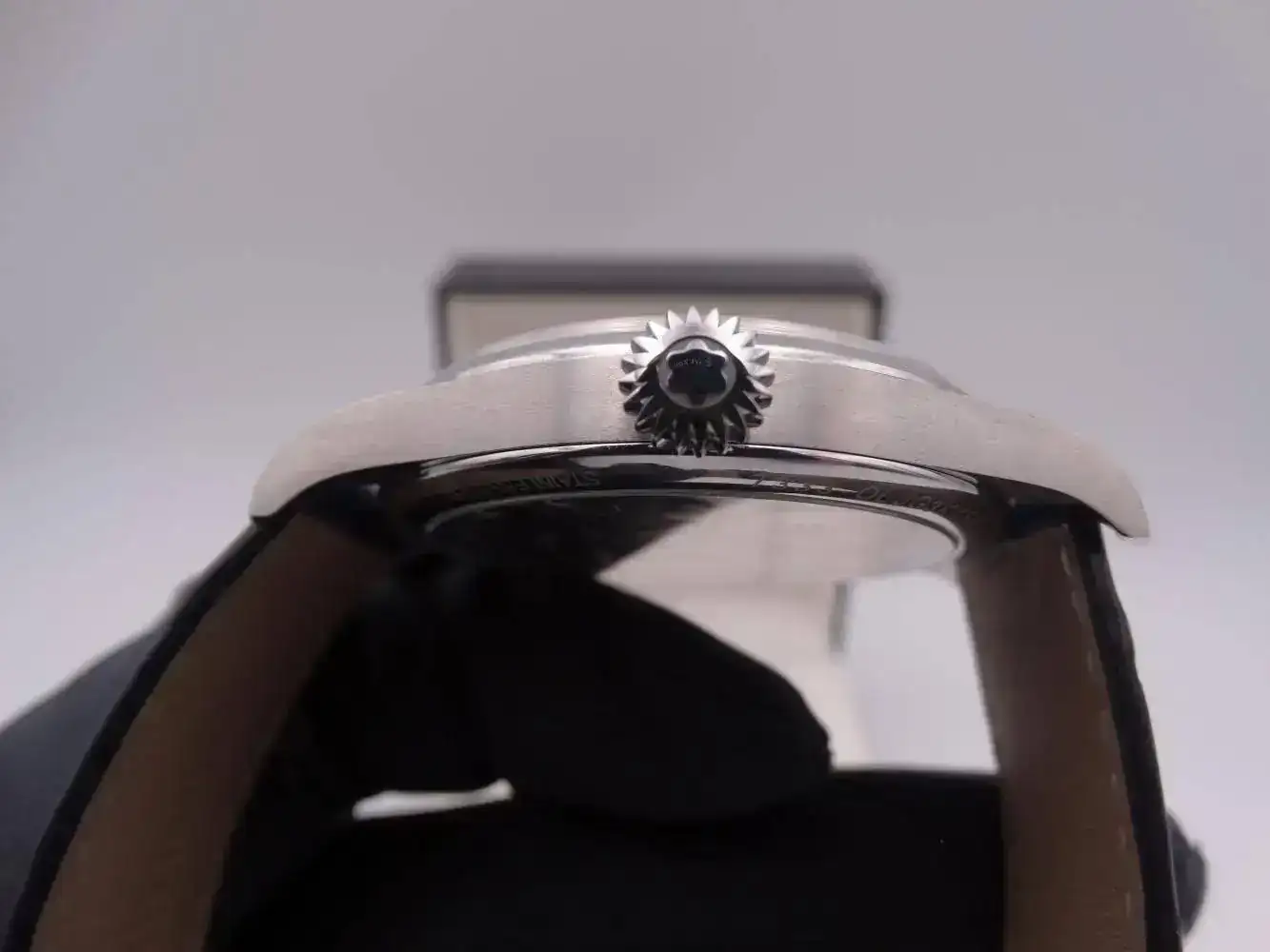 Montblanc 1858 hand wind small second 6552.webp